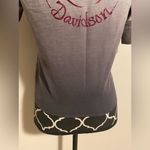 Harley Davidson EUC Burgundy & Gray 03 Cropped Raw Hem Graphic Tee size small Photo 5