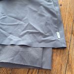 Vuori  Hot Mesh Skirt Smoke gray skort athletic XL Photo 5
