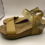 Pierre Dumas  Womens Low Wedge Double Band Sandals Fall Heels Light Tan Gold 10 Photo 0