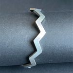 Women’s vintage retro silver‎ tone zig zag shaped bangle bracelet one size Silver Photo 1