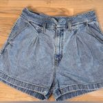 Levi's Women's High Waisted Mom denim Shorts Size 32 Photo 2