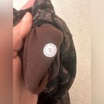 Lululemon NWOT  wunder under wild thing camo brown size 2 Photo 4