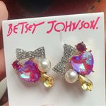 Betsey Johnson Heart & Bow Cluster Stud Earrings Crystal & Faux Pearl NWT Photo 0