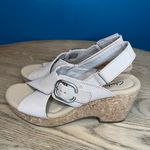 Clarks  Giselle Dove Womens Cork Buckle Sand Nubuck Slingback Sandals Size 8.5 Photo 2