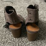 Sonoma mushroom colored Vitalize Ortholite heeled suede booties 9 Photo 3