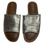 Bella Vita  Gold Slip On Sandals Women's Size 9.5 Italy Italian Vacation Classy Photo 0