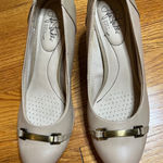 Life Stride Tan Heels Pumps with Buckle Detail Comfortable Dress Shoes 7 1/2 Photo 0