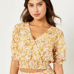 BCBGeneration BCBG Generation ANYA V-Neck Top Yellow Animal Print Size Large NWT Photo 0