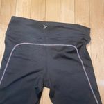 Old Navy Active Crop Black Leggings w colored stitching & ruching - size Medium Photo 6