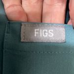 FIGS  scrub top ER Green SZ S EUC Photo 2