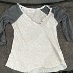Garage NWOT  small baseball style v neck shirt Photo 0