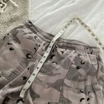 Monrow Women’s Small Camo Jogger Pants Black Photo 3