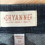 Shyanne  WOMEN'S DARK WASH MID RISE‎ EMBROIDERED FLARE JEANS 31 Photo 4