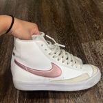 Nike  Women’s Shoes Photo 0