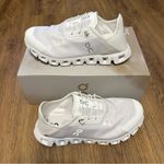 ON CLOUD COAST white running athletic training shoes sneakers women’s 9 new Photo 0