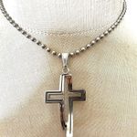 Silver tone cross pendant necklace Photo 0