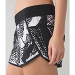 Lululemon  Tracker Short III *4-way Stretch Black Beige Pattern size 4 Photo 1