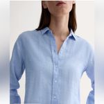 Everlane Women's Light Blue Button Down LINEN Shirt Photo 1