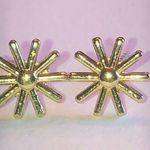 Vintage Gold Tone Dainty Flower Star Boho Pierced Earrings Photo 0