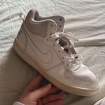 Nike Women’s Size 7 Court Borough Mid Basketball Shoes White Photo 6