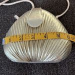 Source Unknown Gold Metallic Shell Clutch Mini Purse Snap Closure Crossbody Strap Black Inside Photo 2