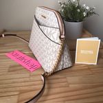 Michael Kors Purse Photo 3