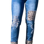 L&B  Blue Denim leopard Animal Print Patch
Cuffed crop pants sz 6 Photo 0