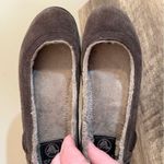 Crocs  Berryessa Brown Suede Flats Shoes Faux Fur Lining Women’s Size 8 Photo 4