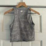 Vuori  Women's Elevation Plyo Tank in pale heather camo size small Photo 3