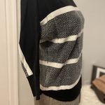 a.n.a  Sweater top Blakc and White medium Photo 2