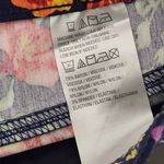 Susan Graver  Navy Floral Cropped Pants Sz 8 Petite Navy Floral Pull-on Pants Photo 6