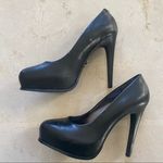 Vera Wang Simply Vera Well Loved Leather Pumps Photo 0