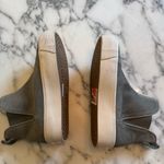 Toms NWT Fenix Platform Chelsea Vetiver Suede Sneaker Vetiver Grey Suede Sz 5 Photo 5