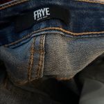 Frye women’s Stonewash Straight Leg Jeans Blue Size 10 Inseam 28 Photo 10