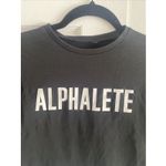 Alphalete Womens XS Black Spell Out Crop Top Tee Gym Workout Short Sleeve Photo 2