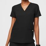 FIGS Women’s Casma Three-Pocket Scrub Top Photo 3