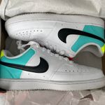 Nike Women’s Court Vision LO Photo 2