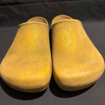 Birkenstock  Birkis unisex size 7.5 yellowish color Photo 1