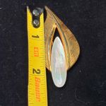 Leaf Tear Drop Mother of Pearl Brooch Unsigned 2.5" Vtg Gold Tone Photo 2
