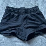 black workout shorts Photo 0