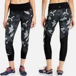 Athleta  Relay Capri Camo 2.0 Leggings Black Size Small Photo 1