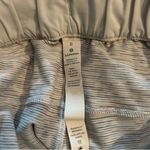 Lululemon On The Fly Crop 23” Inseam Wee Are From Space Nimbus Battleship Sz 0. Photo 4
