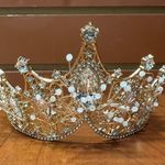Elegant Gold Tiara with Crystal Accents Photo 4