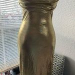 Gold fitted dress with elegant design and double straps. Photo 0
