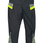 Xersion (M) Mid-Rise Quick Dry Compression Performance Fit Pocket Capri Leggings Photo 4