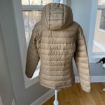 Amazon Essentials Camel Tan Hooded Short Puffer Jacket Size XS Photo 3