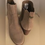 Koolaburra by Ugg Koolaburra By Uggs women beige suede Chelsea heel boots US 10 Photo 4