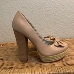 Betsey Johnson Nude Leather Bow Heels Floral Sole Size 6 Photo 2