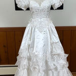 Fabulous Vintage 90s Justine Bridals Frilly Wedding Gown! White Size 4 Photo 0