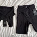 Move theology ribbed biker short with ribbed low cut back bra Black Photo 1